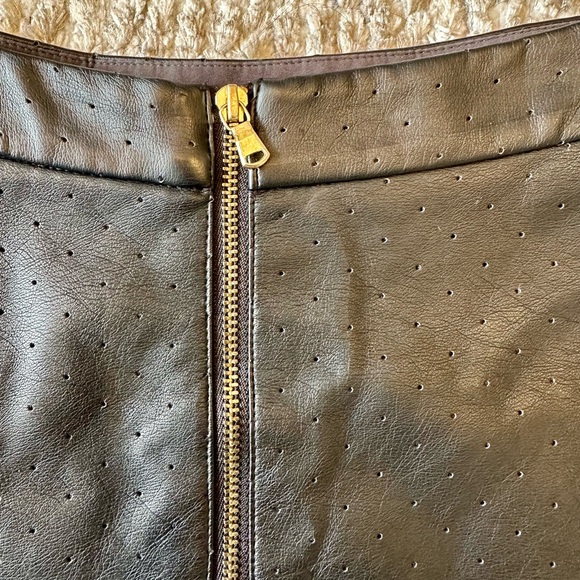 Club Monaco faux leather miniskirt - Picture 5 of 6